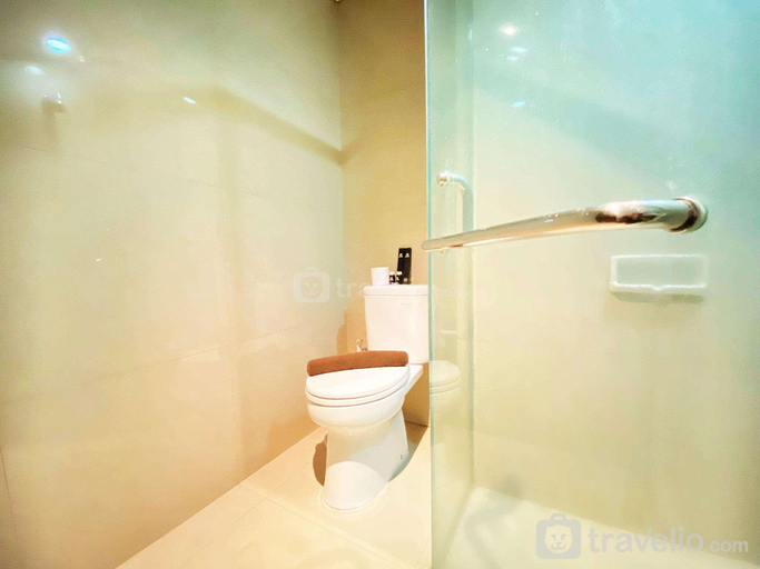 Bathroom 5, Fancy and Nice Studio at El Royale Apt By Travelio, Bandung