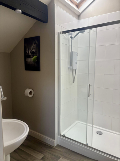 Bathroom 5, The White Swan, Leeds