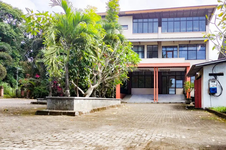 Exterior & Views 2, RedDoorz @ Cbreez Bitung, Bitung