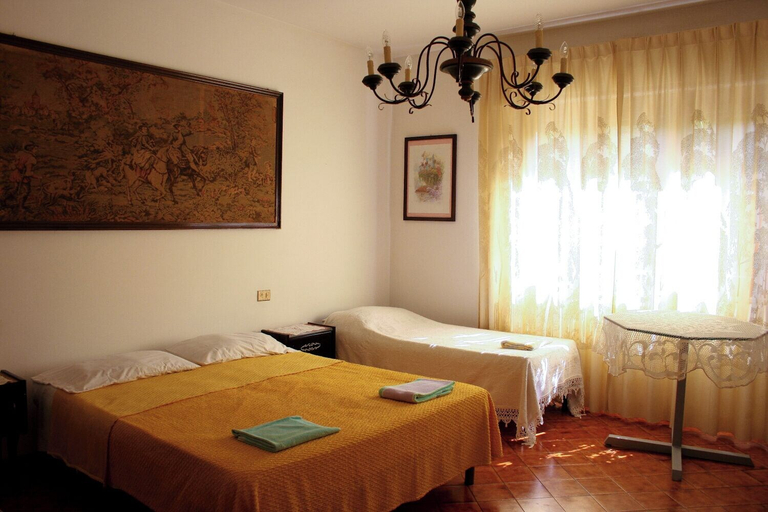 Bedroom 2, Morianese Residence, Lucca
