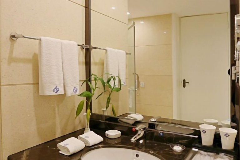 Bathroom 3, International Academic Exchange Center (Yuntang Campus Hotel, CSUST), Changsha