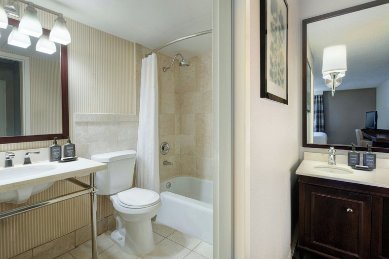 Bathroom 4, Sheraton Westport Chalet Hotel St. Louis, Saint Louis