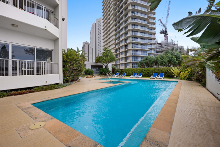 Sport & Beauty 3, Absolute Beachfront Apartment in Surfers, Gold Coast