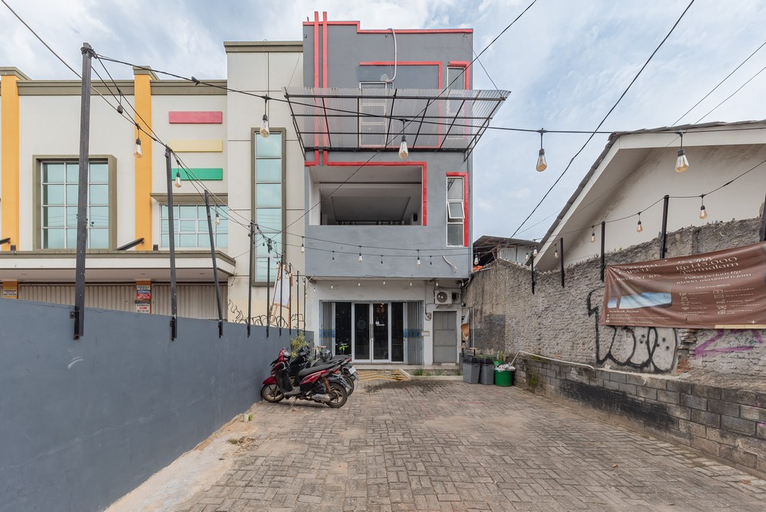 Exterior & Views, RedDoorz @ Capsule Inn Teuku Umar, Bandar Lampung