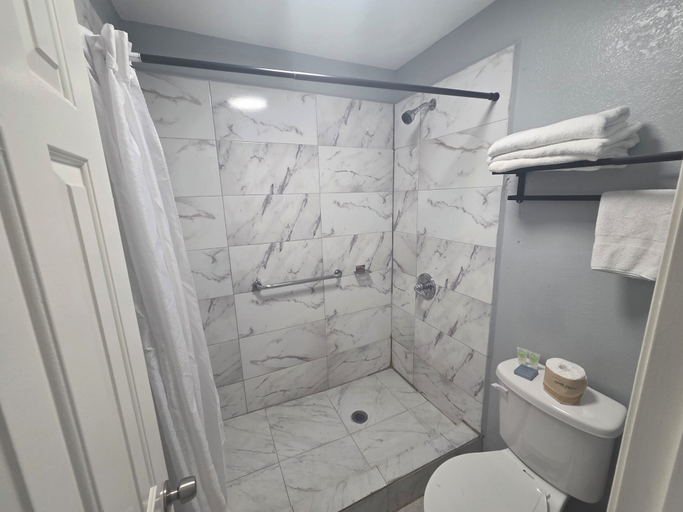Bathroom 3, Motel 9, Webb