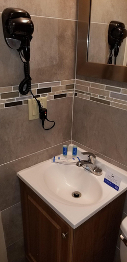 Bathroom 5, Downtown Hollywood Gardens Inn & Suites, Broward