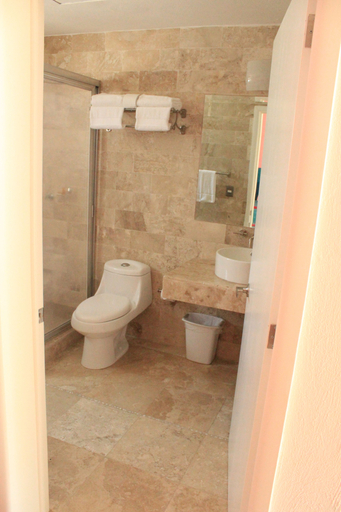 Bathroom 4, Miami Inn Hotel, Puerto Vallarta