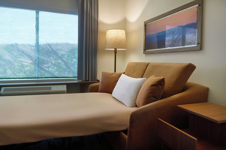 Bedroom 3, Fairfield Inn & Suites by Marriott Helen, White