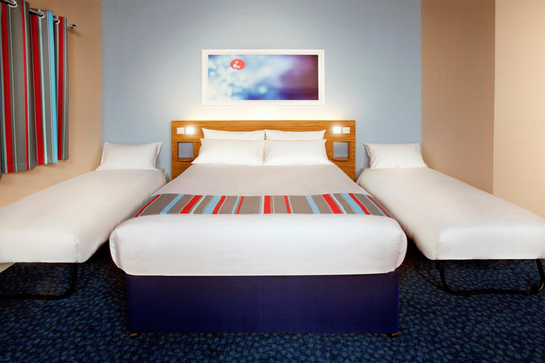 Bedroom 2, Travelodge Bracknell Central, Bracknell Forest