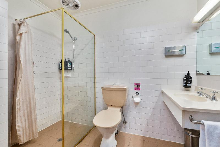 Bathroom 12