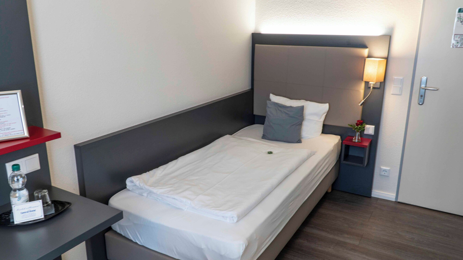 Bedroom 3, Central Hotel, Flensburg