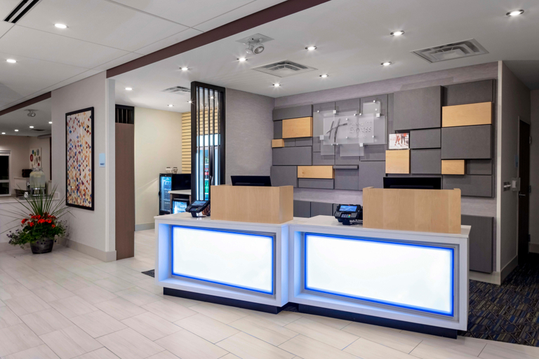 Public Area 5, Holiday Inn Express & Suites MADISON by IHG, Lake