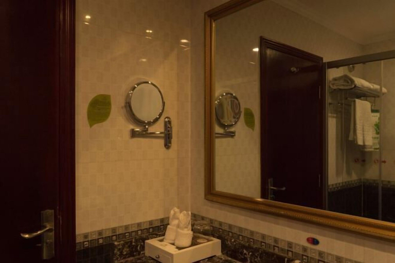 Bathroom 4, Hengsheng Hotel, Baise