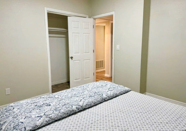 Room 5, Pool Home in Seminole 5miles to Beach, Pinellas