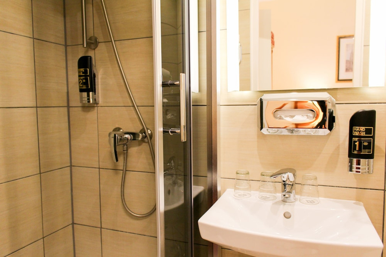 Bathroom 4, City Pension Stephansplatz I Self Check In, Wien