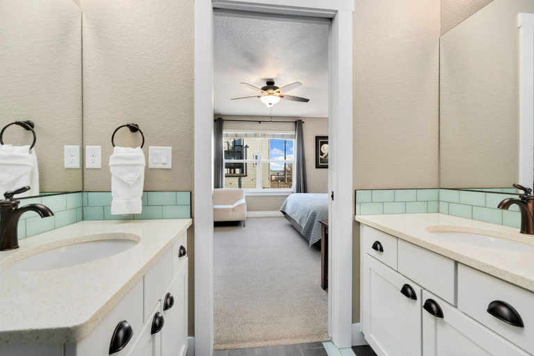 Bathroom, Old Town North Getaway King Beds & Game Room!, Larimer