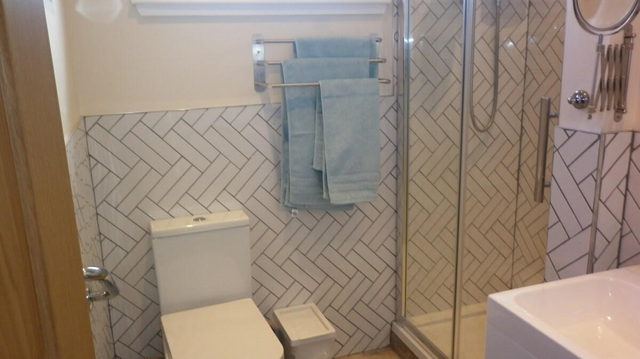 Bathroom 2, Highland Snug, Argyll and Bute
