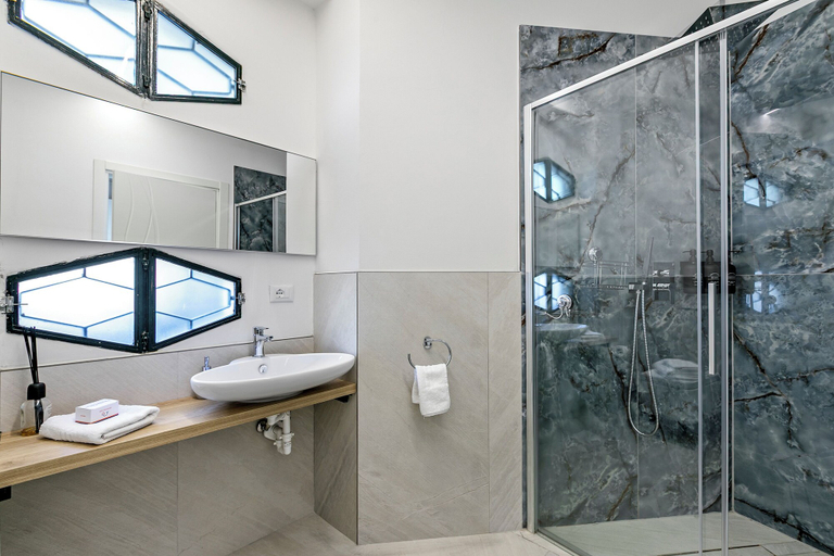 Bathroom 2, Villa Mercurio Apartments, Verona