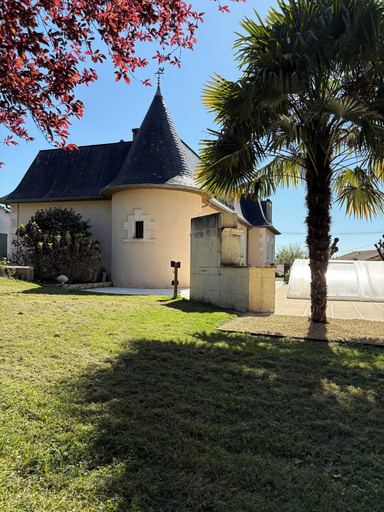 Exterior & Views 2, Le Manoir 1977, Vienne