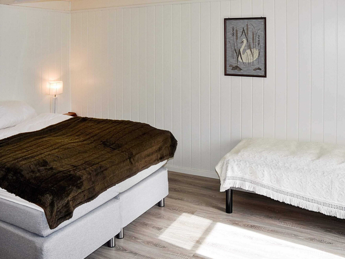 Bedroom 3, 7 Person Holiday Home in Averoy, Averøy