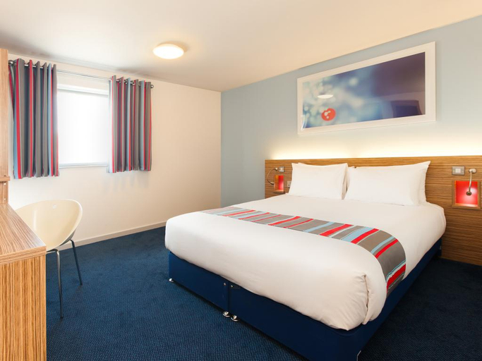 Bedroom 5, Travelodge Holyhead, Gwynedd