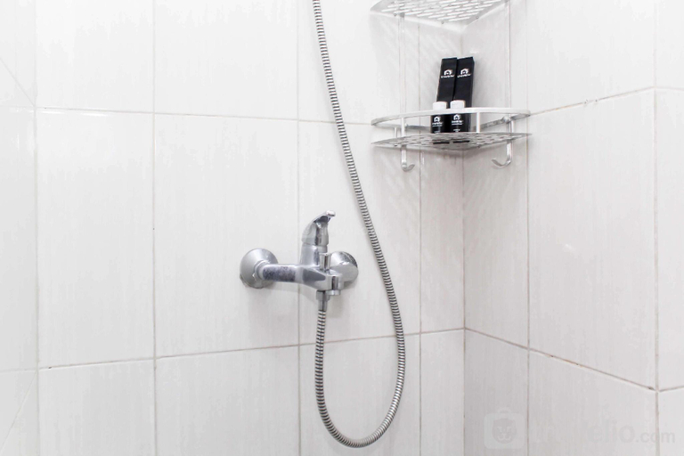 Bathroom 5, Homey and Tidy Studio Monroe Tower Apt By Travelio, Cikarang