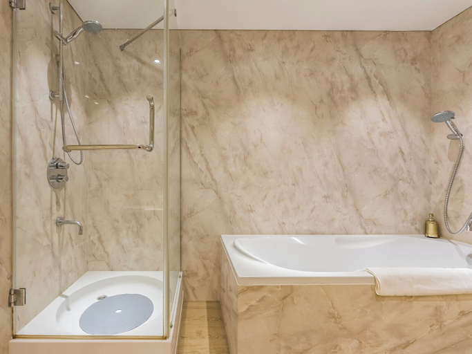 Bathroom 3, Luxury Spacious Condo in the Iconic Park Towers, Dubai