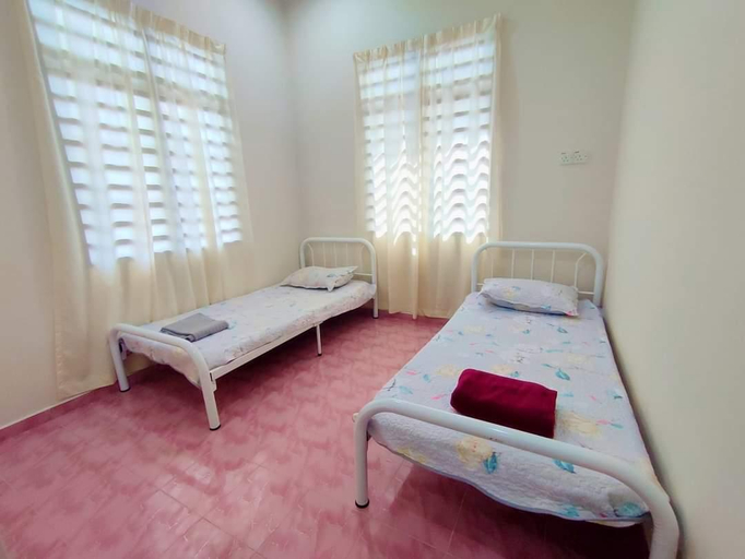 Bedroom 2, Casa Adelia Guesthouse 3(B), Kemaman