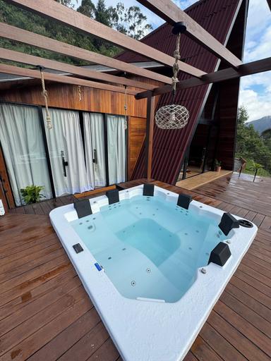 Others 5, Chalé com Jacuzzi a 8km de Santa Teresa, Santa Teresa