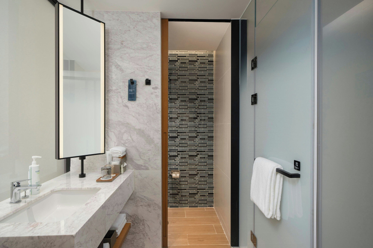 Bathroom 3, Fairfield by Marriott Shijiazhuang Station, Shijiazhuang