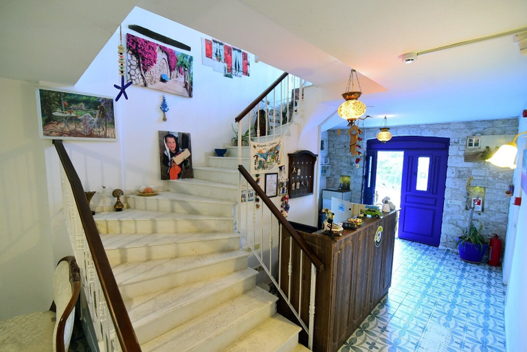 Others 3, Mor Salkım Konağı, Çeşme