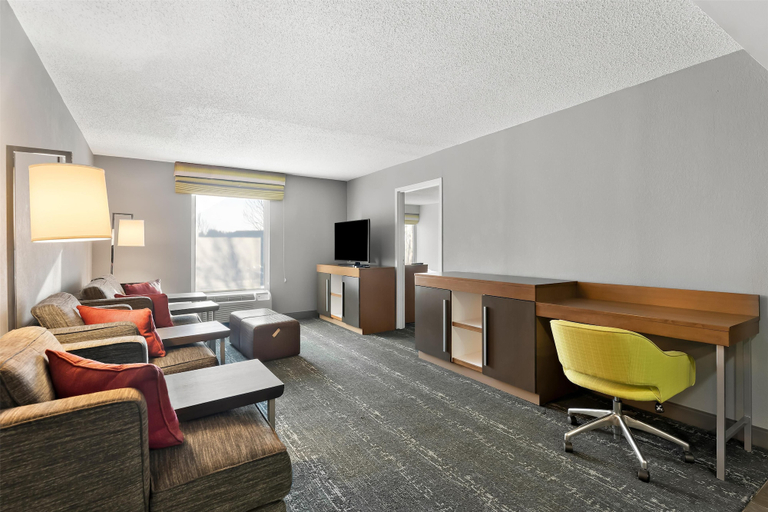 Others 5, Hampton Inn & Suites Newtown, Bucks
