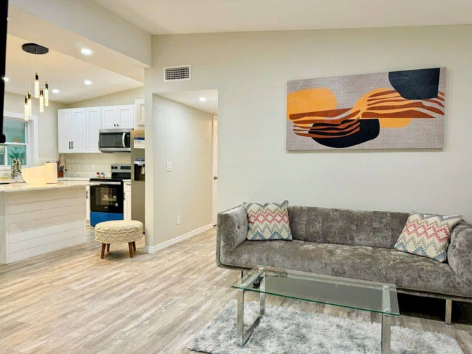 Room 4, Pool Home in Seminole 5miles to Beach, Pinellas