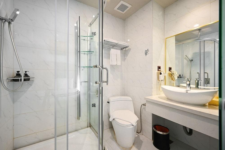 Bathroom 16