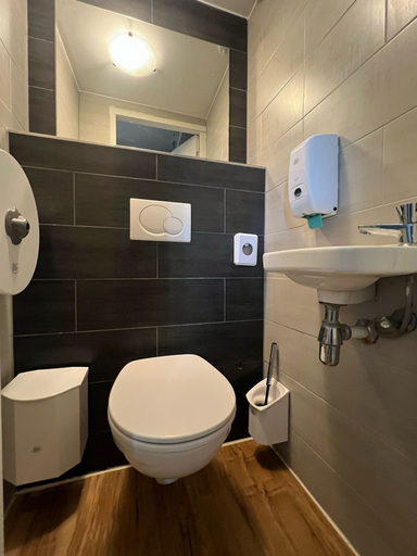 Bathroom 5, Amigo Hostel, Amsterdam