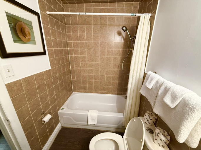 Bathroom 3, Mohawk Motel, Brant