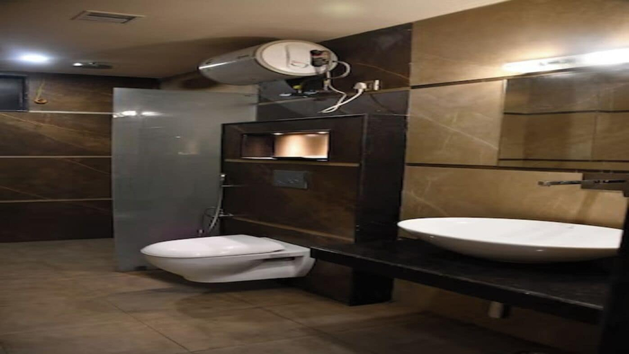 Bathroom 3, Hotel Vibharaj Palace, Kanpur Nagar