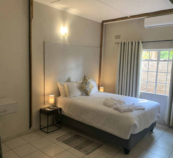 Others 5, Hungwe House Victoria Falls, Hwange