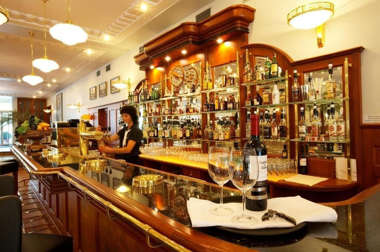 Food & Drinks 4, Hotel Avion, Praha 6