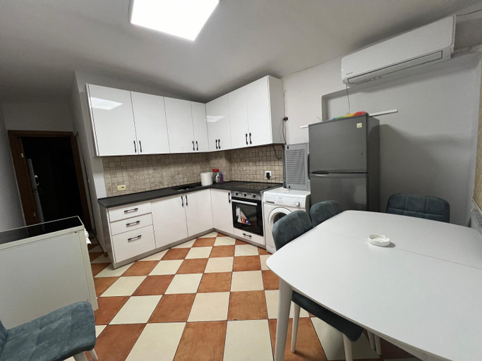 Others 5, Sisterhood Hostel-Female Only, Tiranës