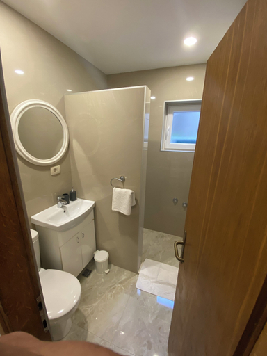 Others 5, GARDEN APARTMENT