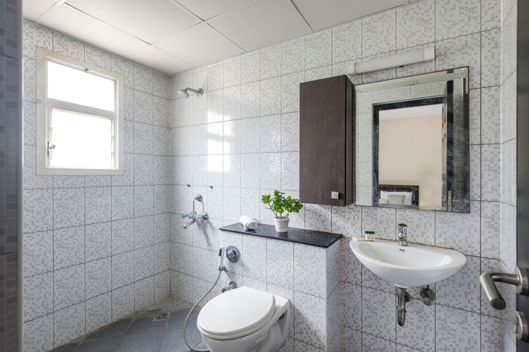 Bathroom 3, Aspire Heights by Red Olive, Bangalore