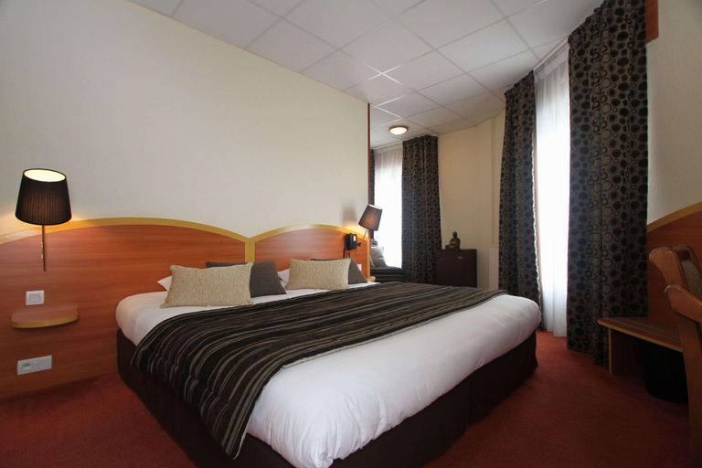 Bedroom 3, Kyriad Hotel Lamballe, Côtes-d'Armor
