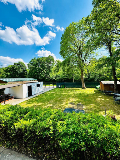 Others 3, Cozy Garden Villa near Danube For 16P, Wien
