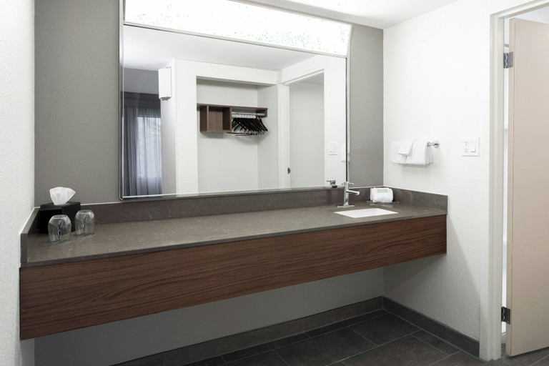 Bathroom 4, Courtyard by Marriott Chesapeake, Chesapeake