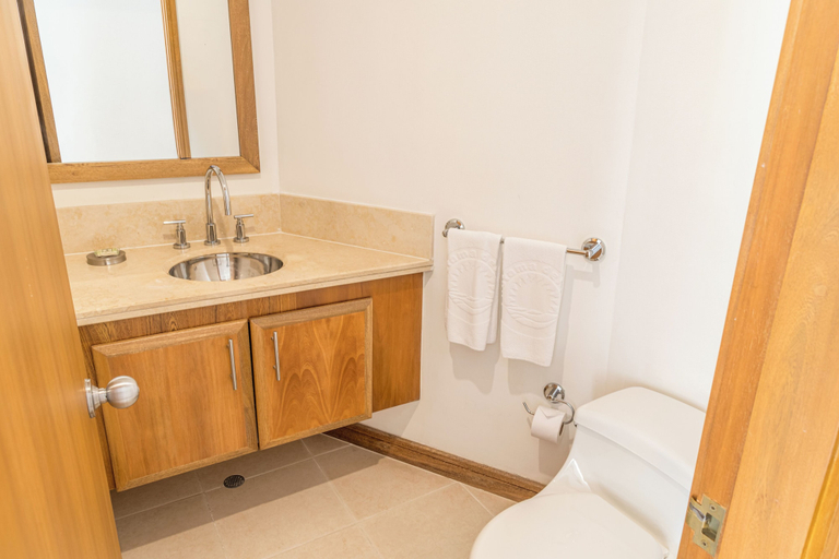 Bathroom 4, Hotel Irotama del Sol, Santa Marta (Dist. Esp.)