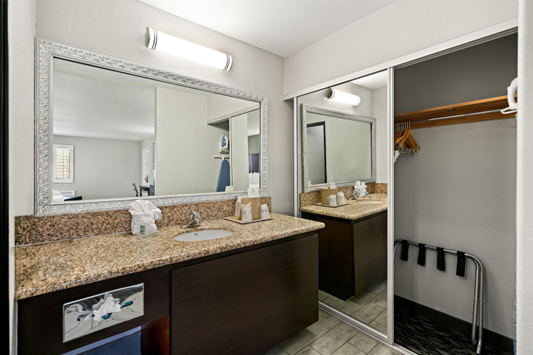 Bathroom 4, Best Western Desert Villa Inn, San Bernardino