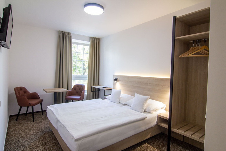 Bedroom 2, Hotel Avion, Praha 6