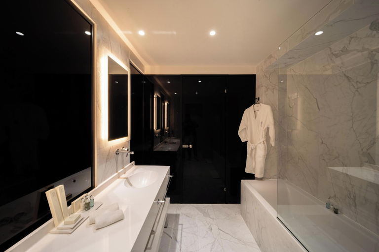 Bathroom 5, Azur Hotel, Attica