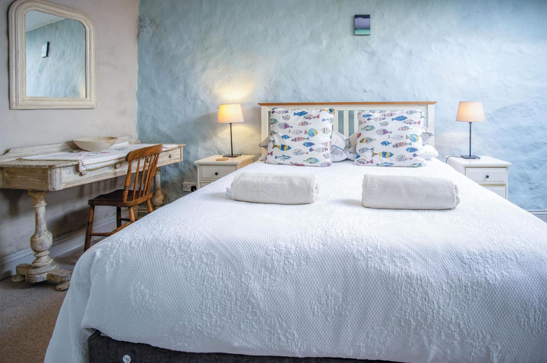 Bedroom 5, Haggard - 3 Bedroom Cottage - Manorbier, Pembrokeshire